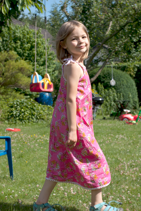 Sommerkleid für Mädchen nähen: "Sommer-Emma" von Tidöblomma 11