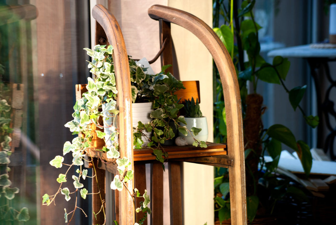 Upcycling Regal aus Schlitten